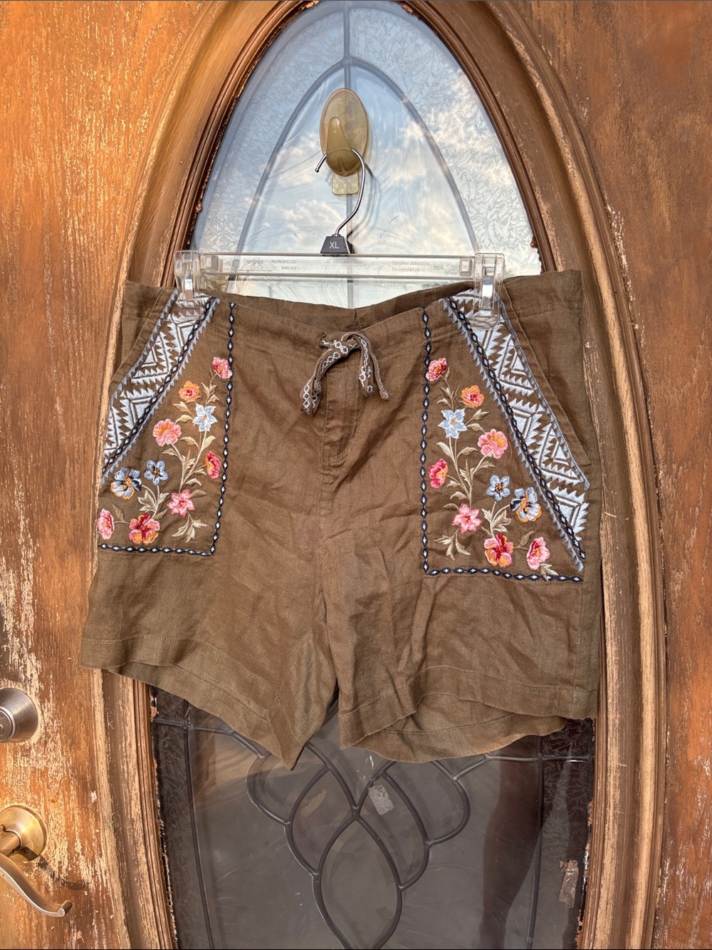 Driftwood Trevor linen embroidered shorts! Size XS